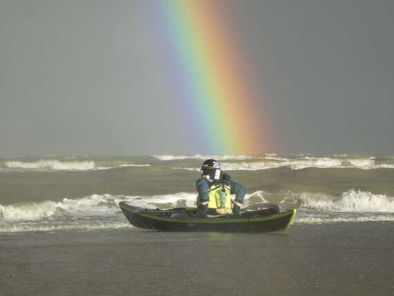 Vertrek gietende regen regenboog -  - Zo kajak je veilig op zee